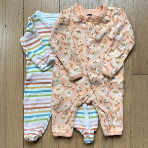 Set of 2 One-Piece Pajamas Sz Newborn / 0-3M